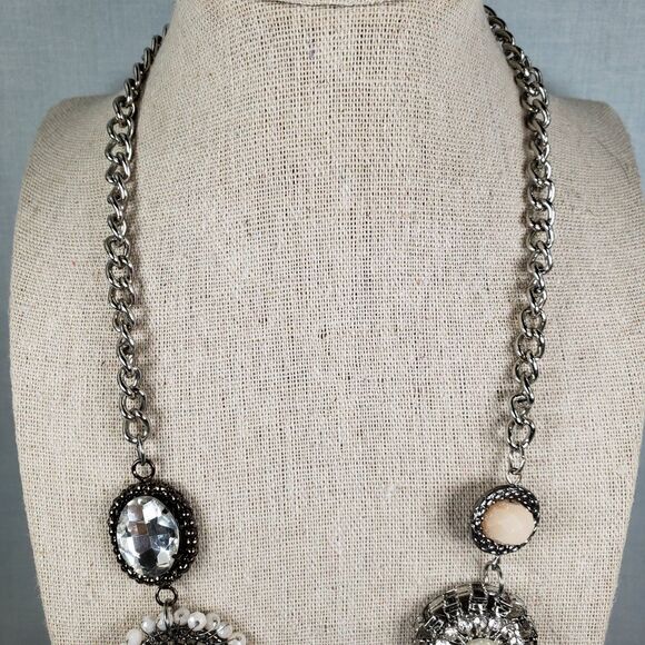 Vintage Simply Vera Wang Silver Tone Cut Crystal & Resin Statement 17" Necklace - Picture 13 of 16